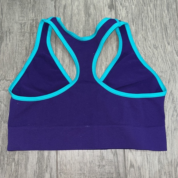 Workout top - Picture 2 of 3